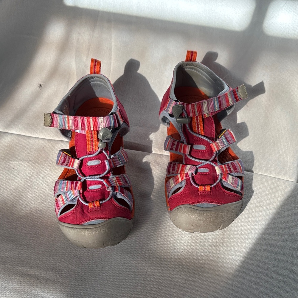 Keen for Girls hot pink and stripes